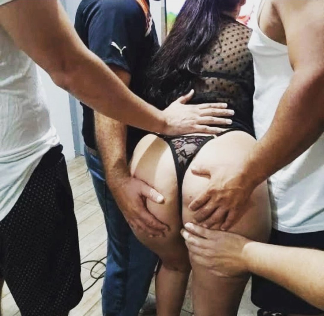 ديوث مقابل مال